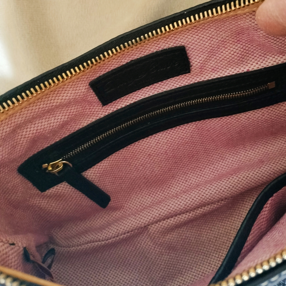 Vintage! Dooney & Bourke Black Pebble Leather Hobo Bag Pristine Condition! - Picture 10 of 10